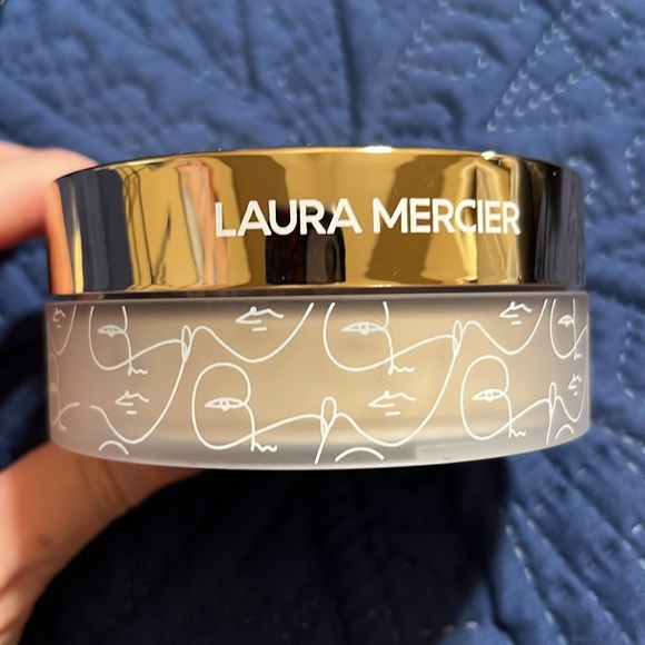Laura Mercier Translucent Loose Setting Powder and Velour Puff
